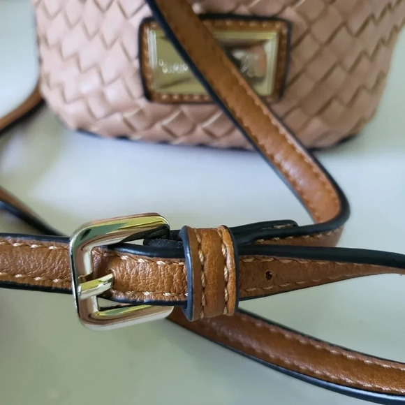 Simply Noelle Womans Small Brown Woven Drawstring Bucket Bag. - Picture 7 of 11